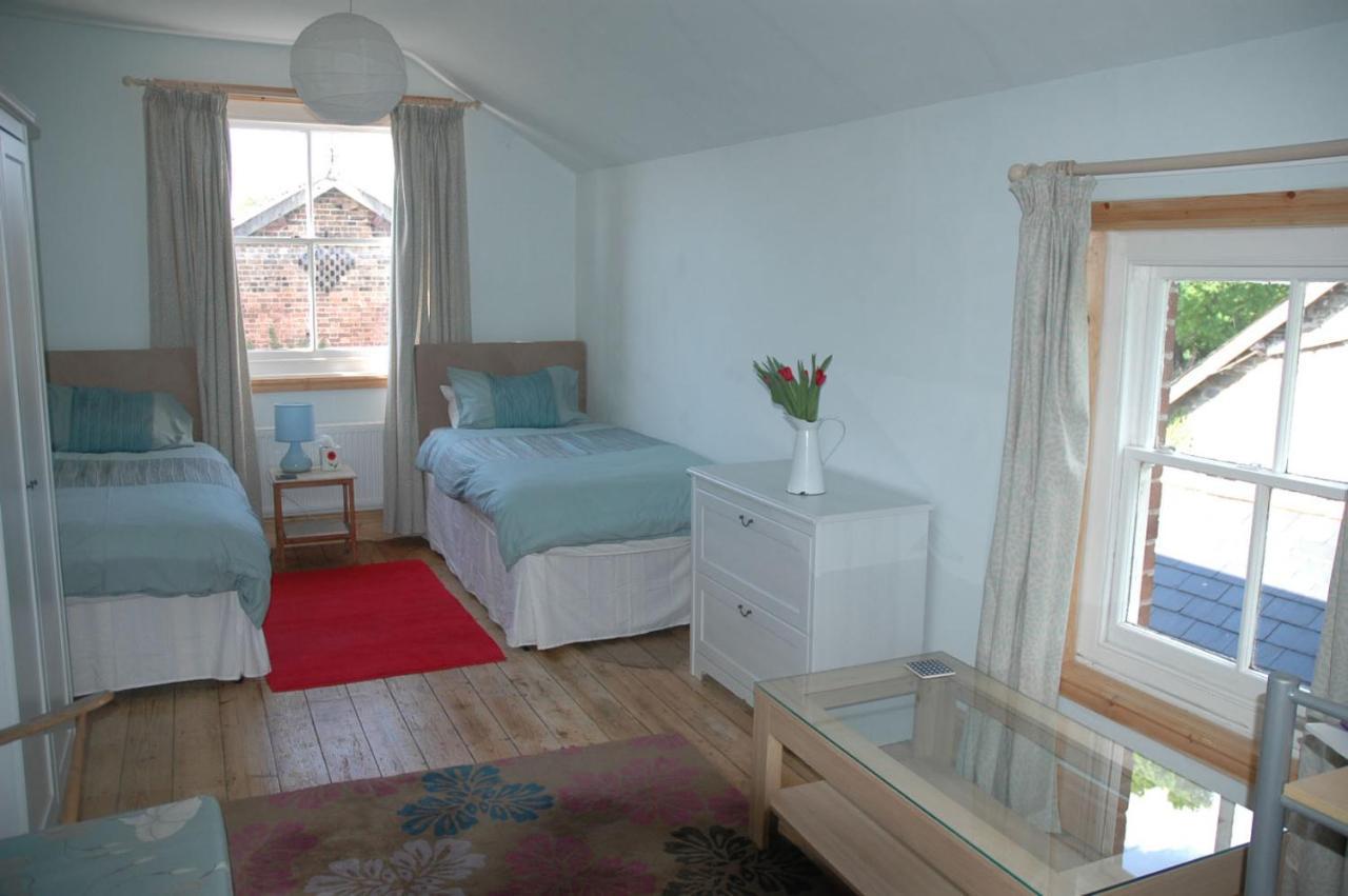 Mid Wales Arts B&B 카이어수스 외부 사진