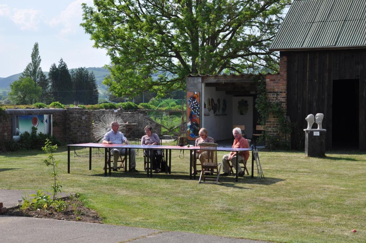 Mid Wales Arts B&B 카이어수스 외부 사진